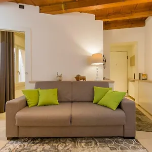 Vecchia & Guest house